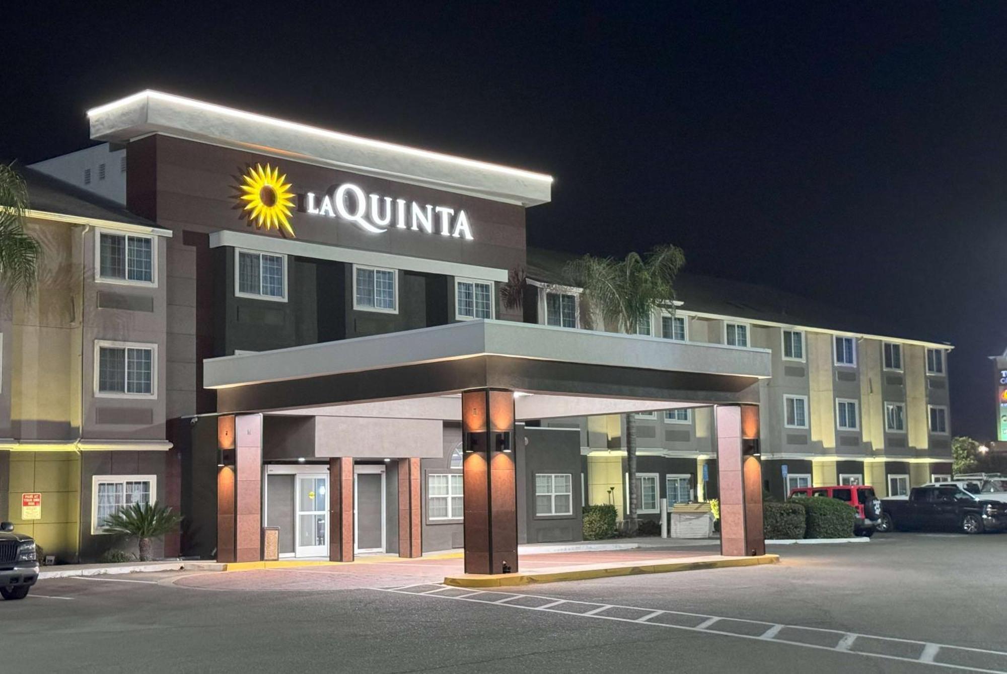 La Quinta By Wyndham Tulare Hotel Buitenkant foto