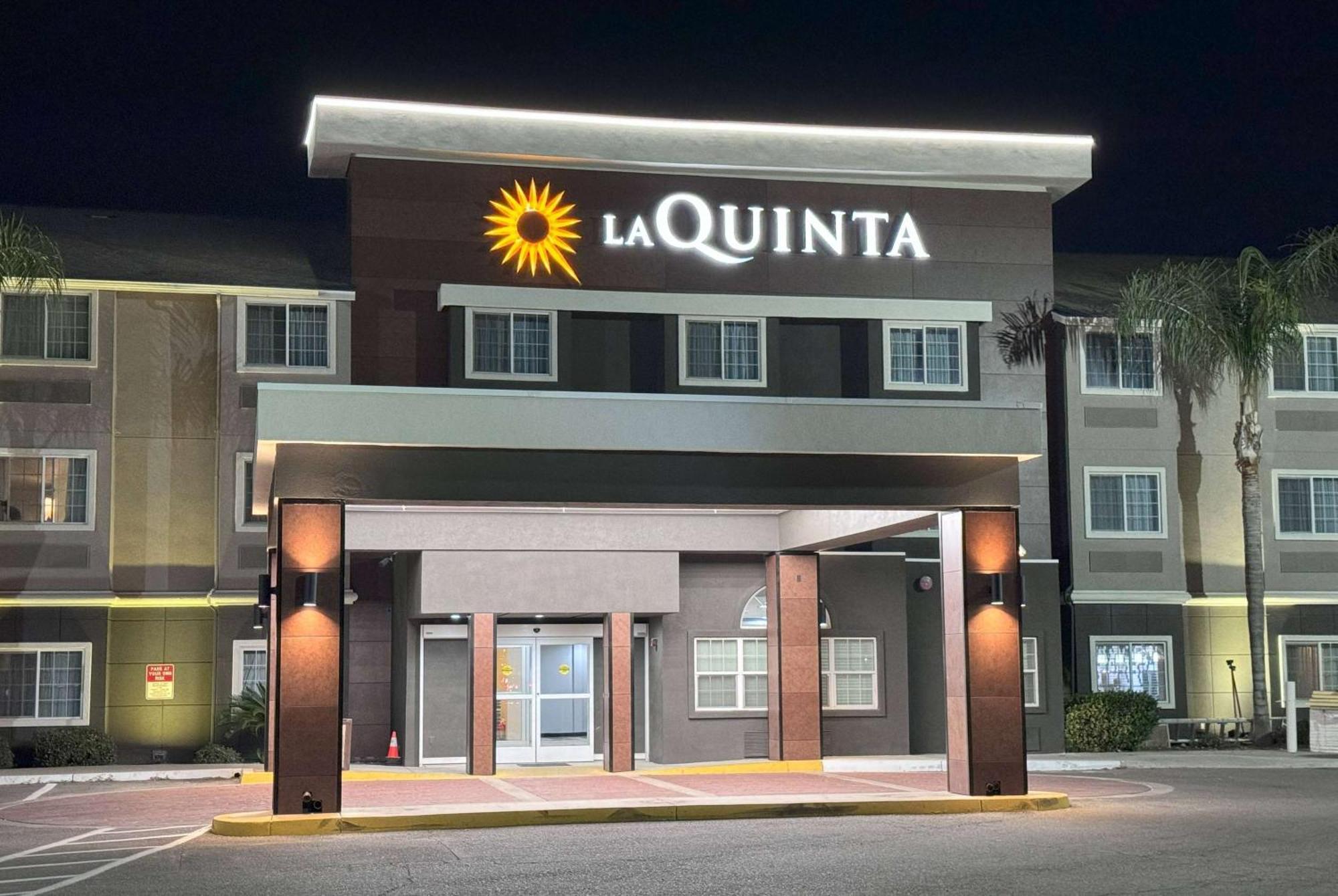 La Quinta By Wyndham Tulare Hotel Buitenkant foto